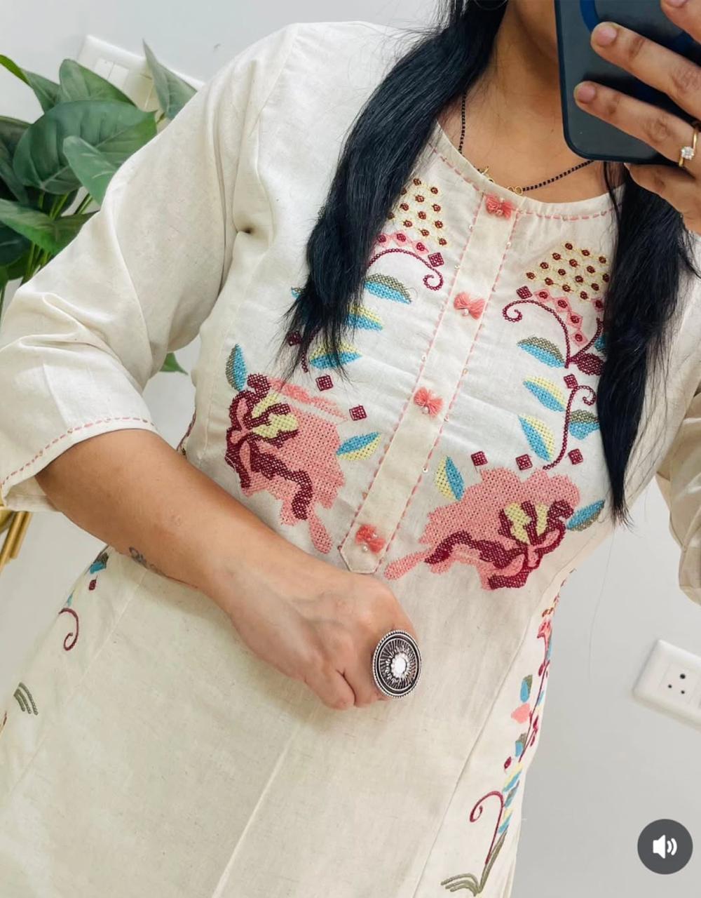 White Embroidered Cotton Flex Set